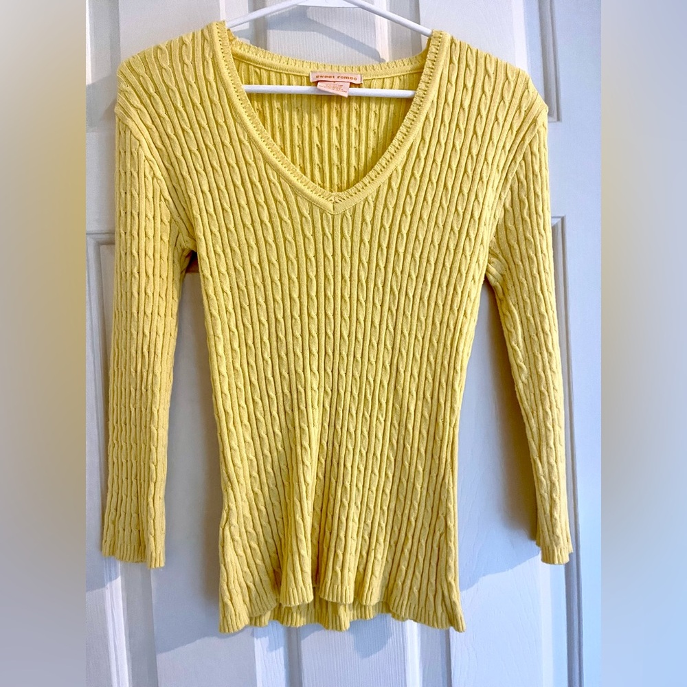 Yellow 3/4 sleeve vneck sweaters